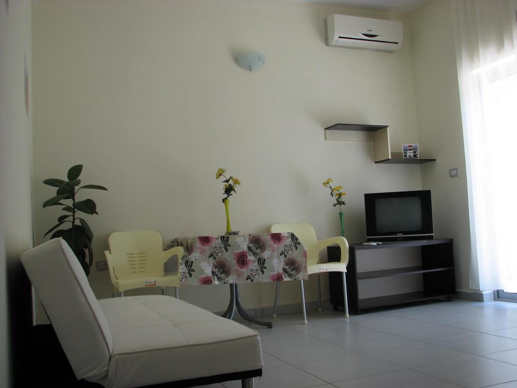 Aparthotel Vila Tufi Velipojë Exterior foto